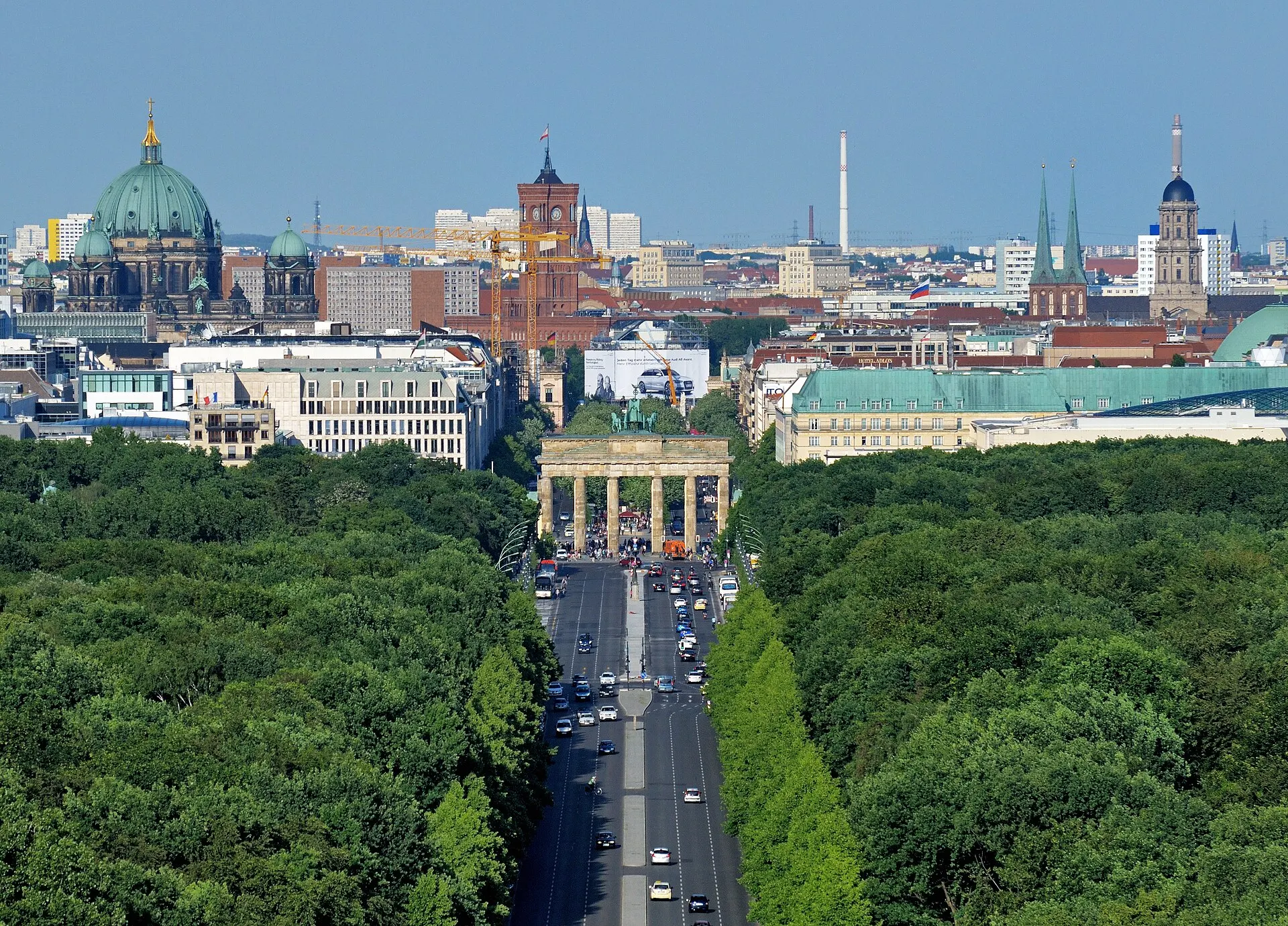 Straße des 17. Juni runs through the Tiergarten to the Brandenburg Gate, seen from the Victory Column.