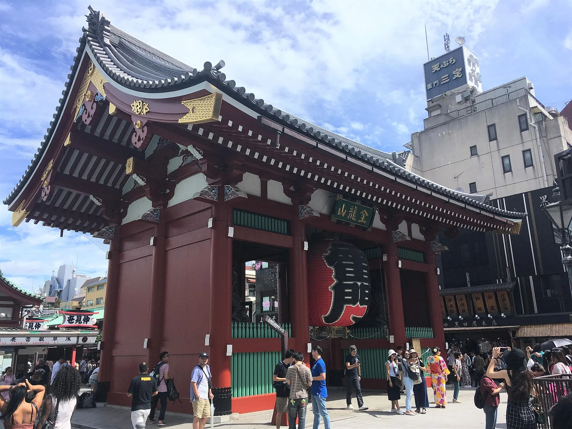 Kaminarimon, the great red gate of Sensō-ji in Asakusa, with its giant lantern.